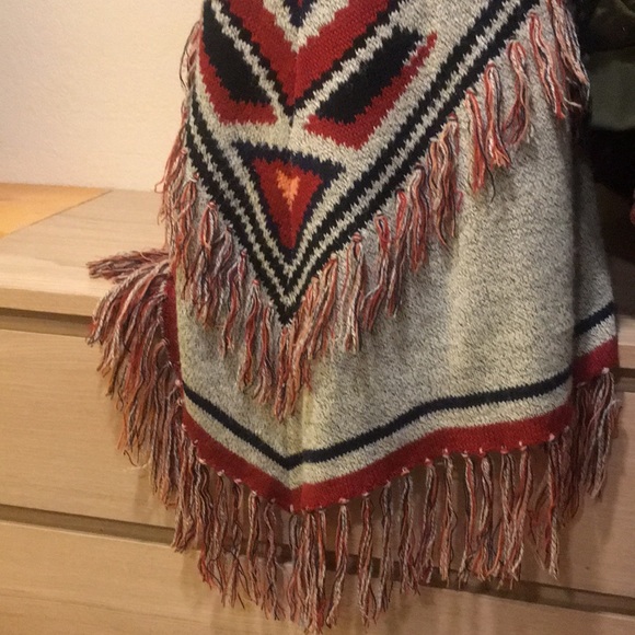 🎈SOLD. Shiraleah chicago poncho sweater - Picture 5 of 8